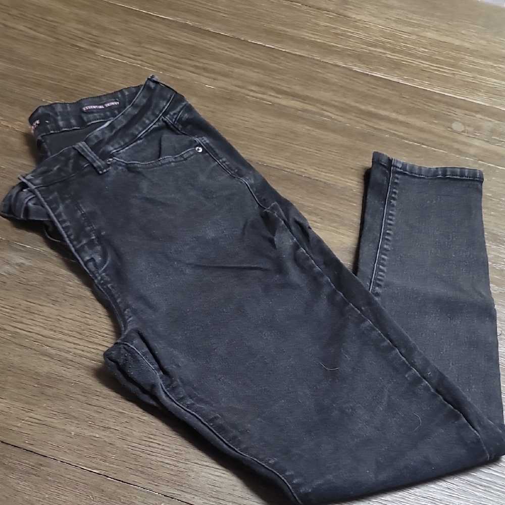 Women's Black Skinny Leg Jeans